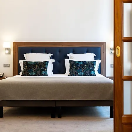 Отель Westminster & 4*