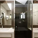 Westminster & 4* Nice
