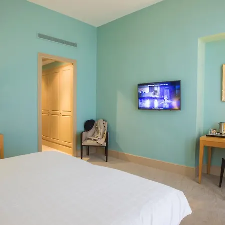 Отель Westminster & 4*