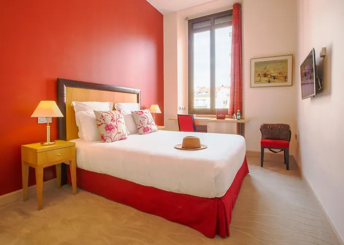 Westminster & 4* Nicea