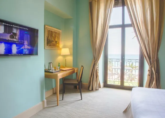 Hotel Westminster & 4*