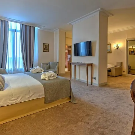 Westminster & 4*